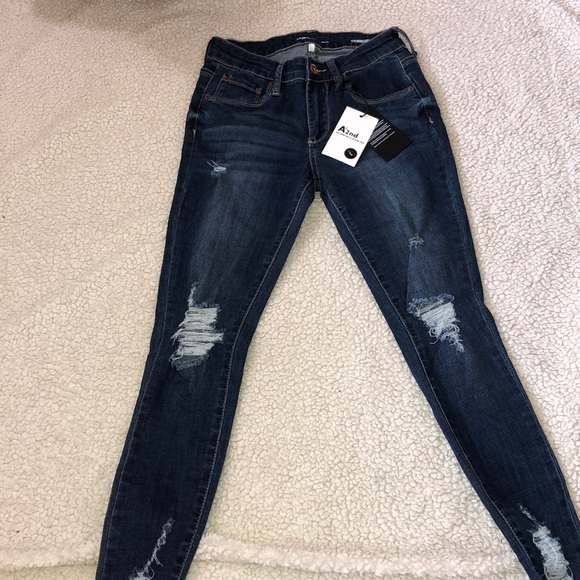 Denim - 💙NWT💙 Ripped Blue Jeans